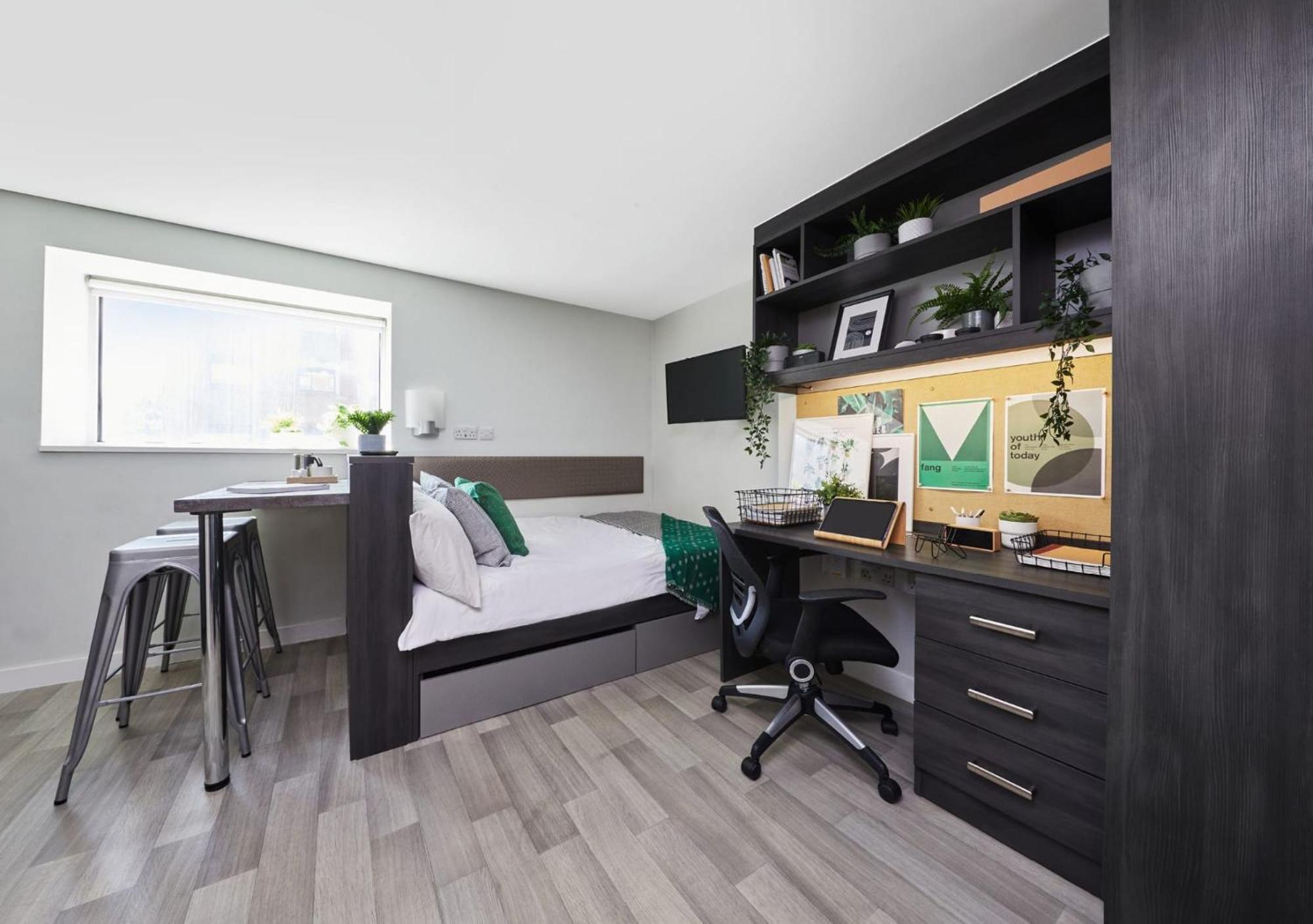 Apartment For Students Only Tower In Bristol